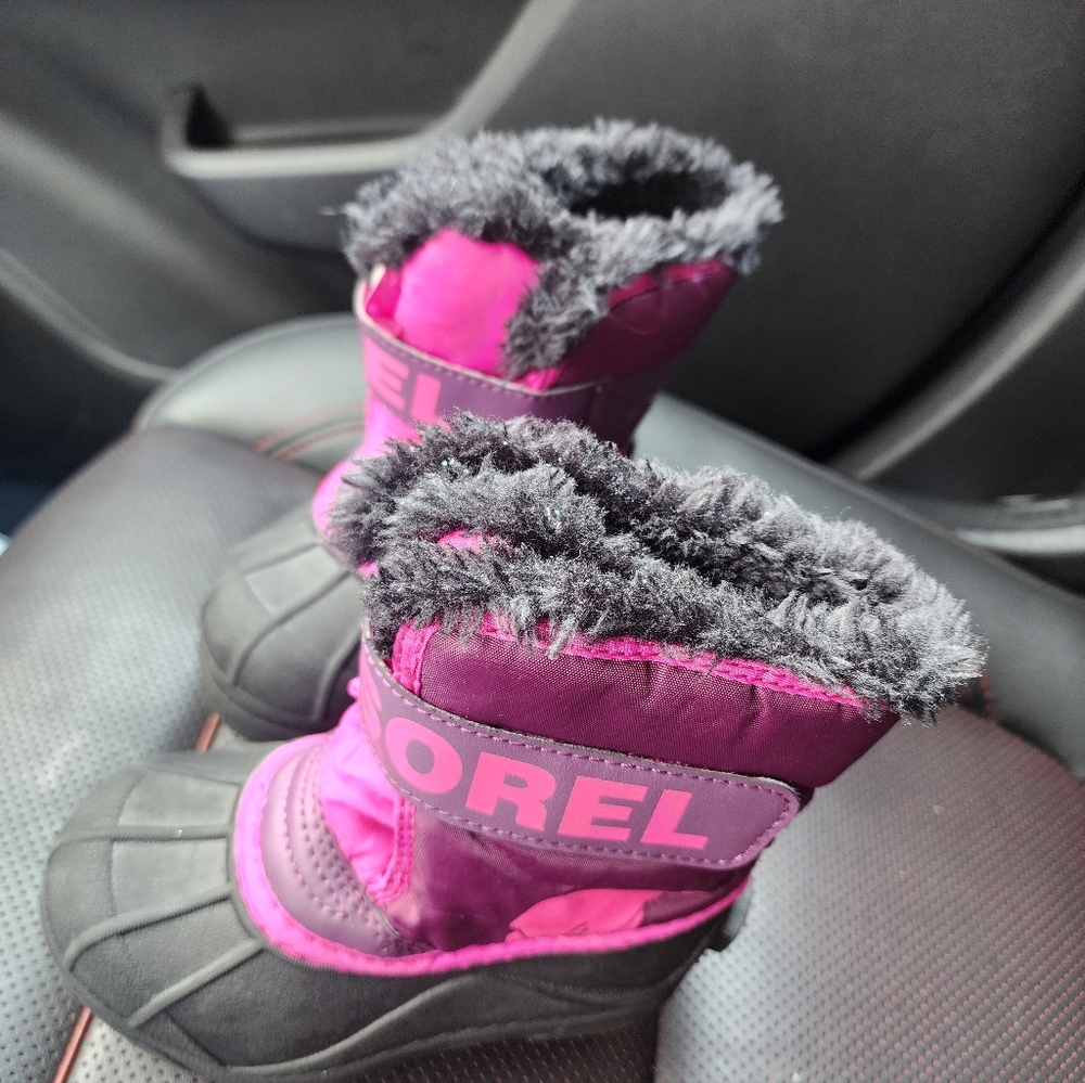 Sorel Kids' Fuchsia and Black Winter Snow Boots Size 8